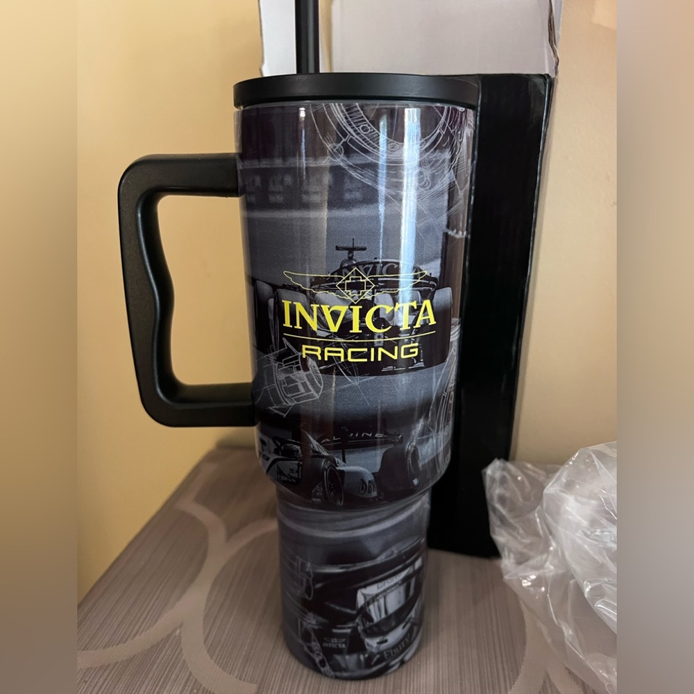 Invicta Black Tumbler with Ergonomic Handle